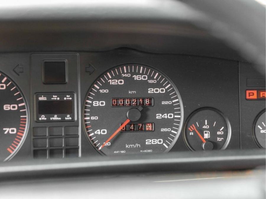 Панель приборов Audi V8 1990 года  (EU) (фото 78 из 84)